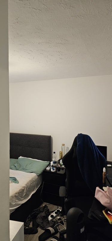 Room Manor Close in Greater London