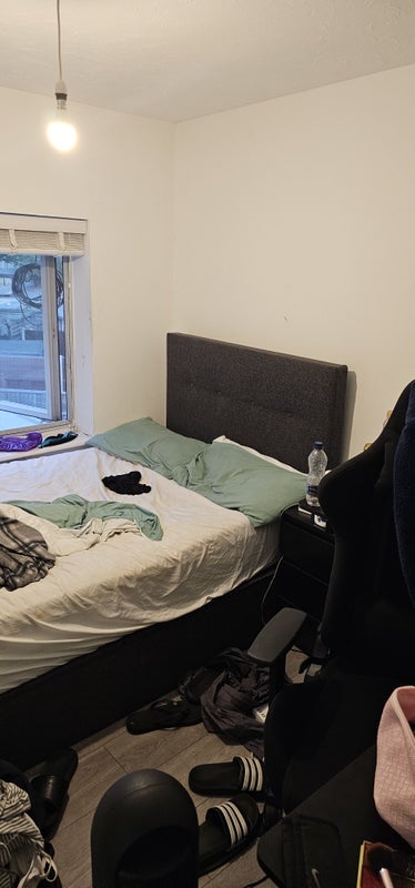 Room Manor Close in Greater London