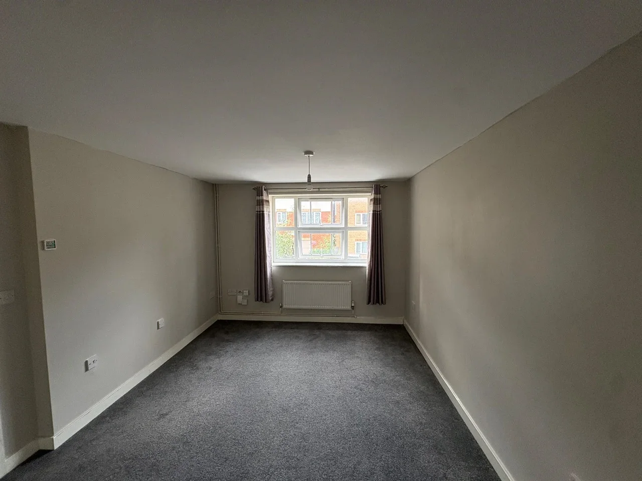 Flat Sarum Road in Luton