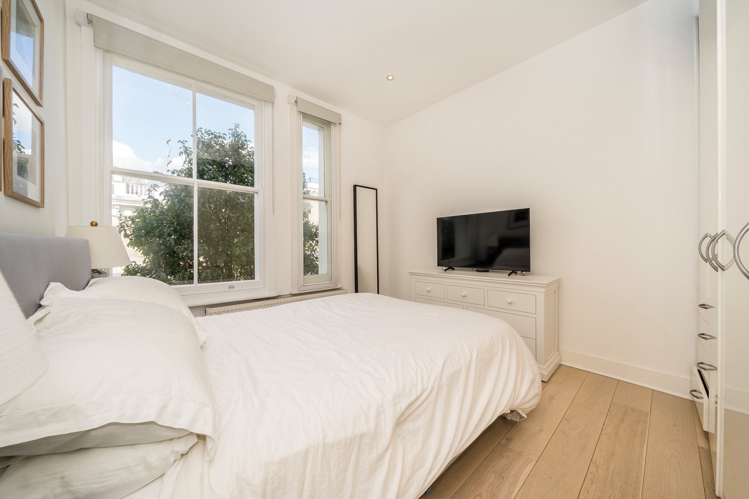 Flat Finborough Road in Greater London