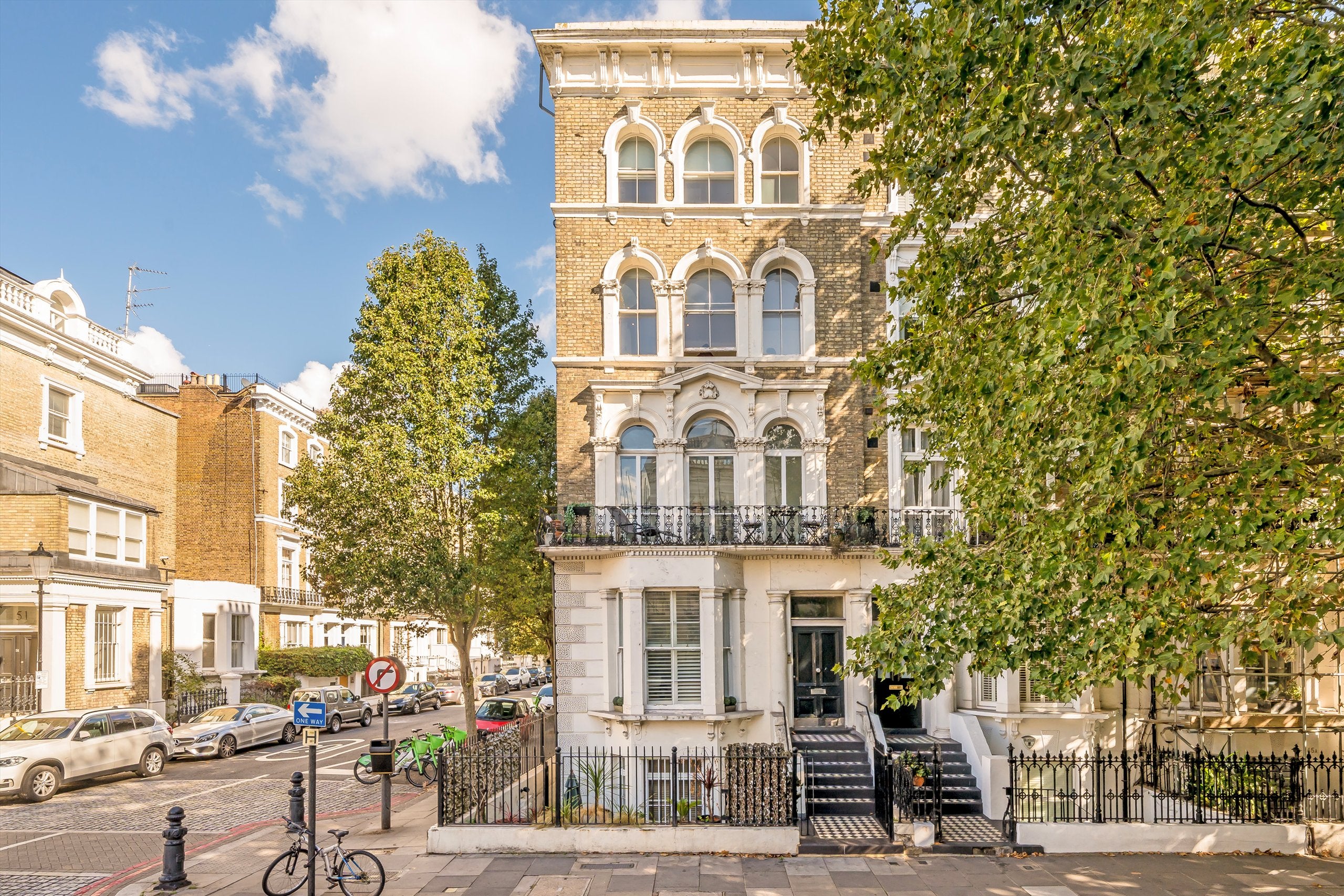 Flat Finborough Road in Greater London