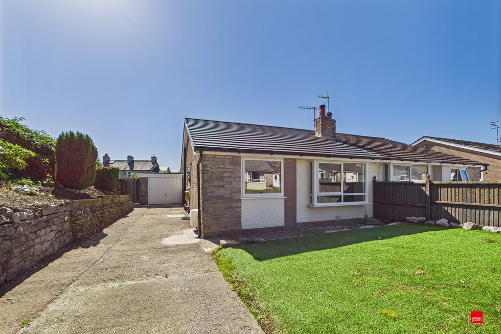 House Yew Tree Close in Holme