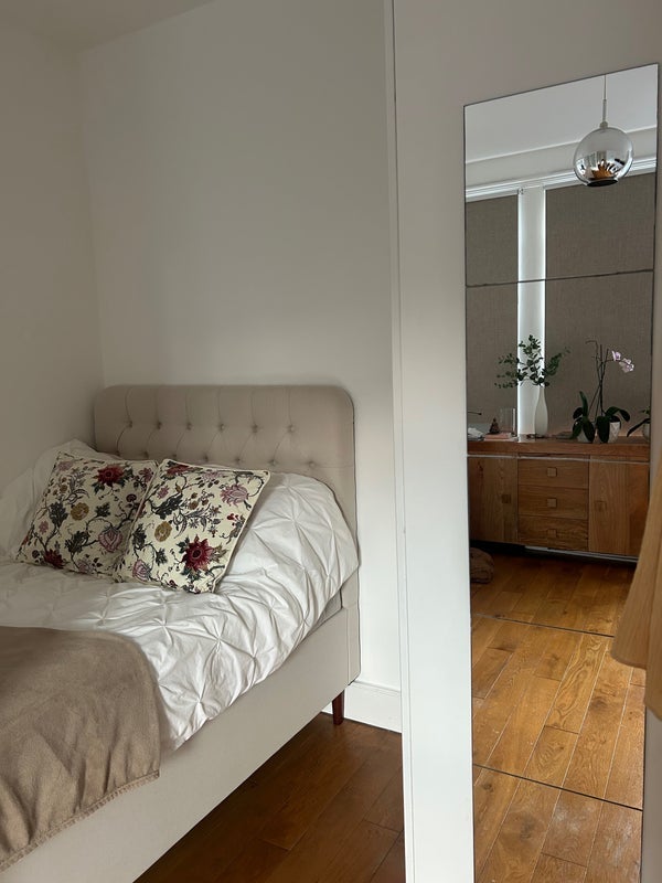 Flat Church Crescent in Greater London