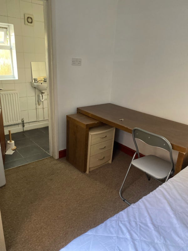 Room Chapel Green Lane in Bristol