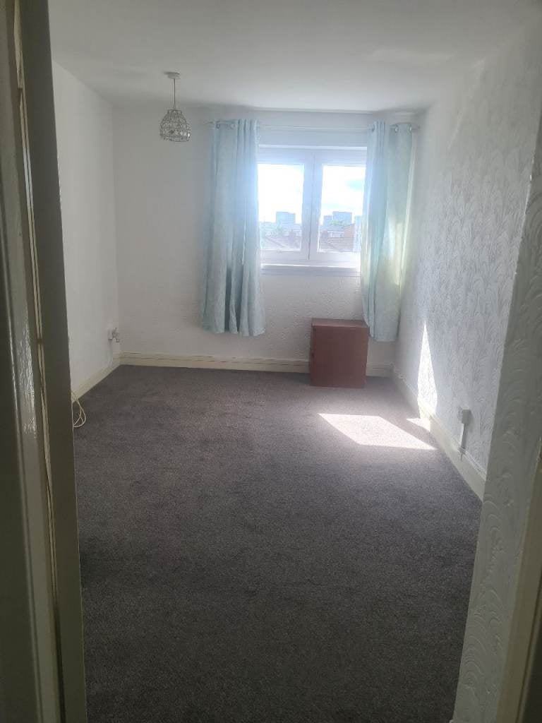 Flat Kirkoswald Drive in Clydebank