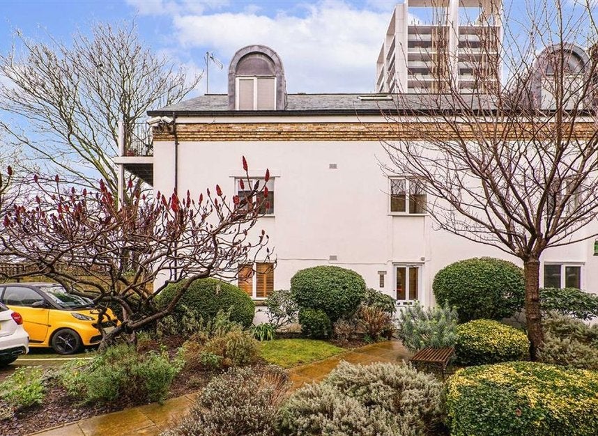 House Robsart Street in Greater London