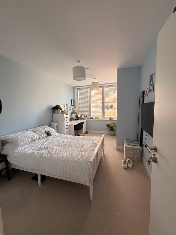 Room Rookwood Way in Greater London