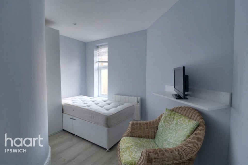 Room Tacket Street in Ipswich