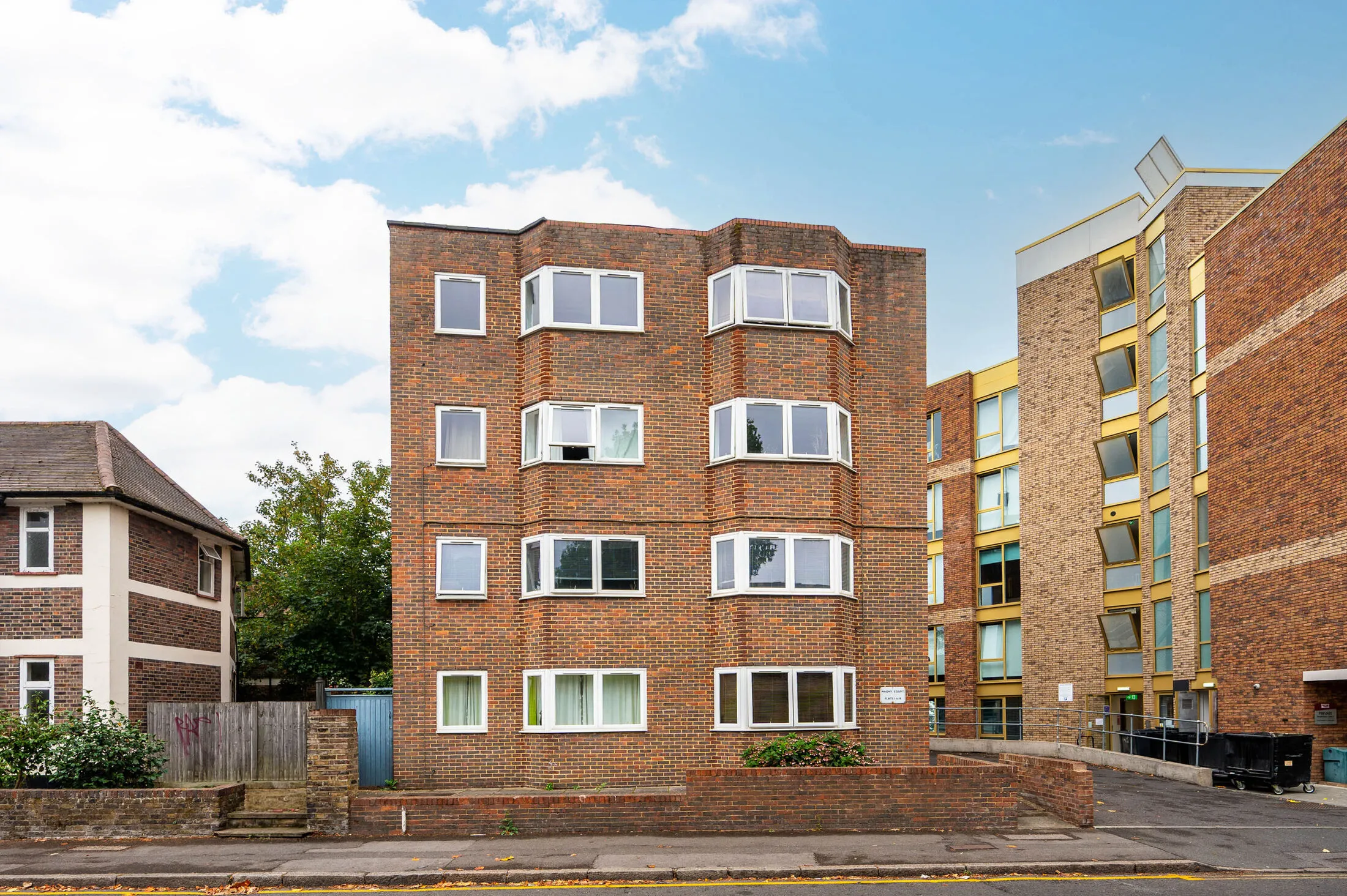 Flat Grove Crescent in Greater London