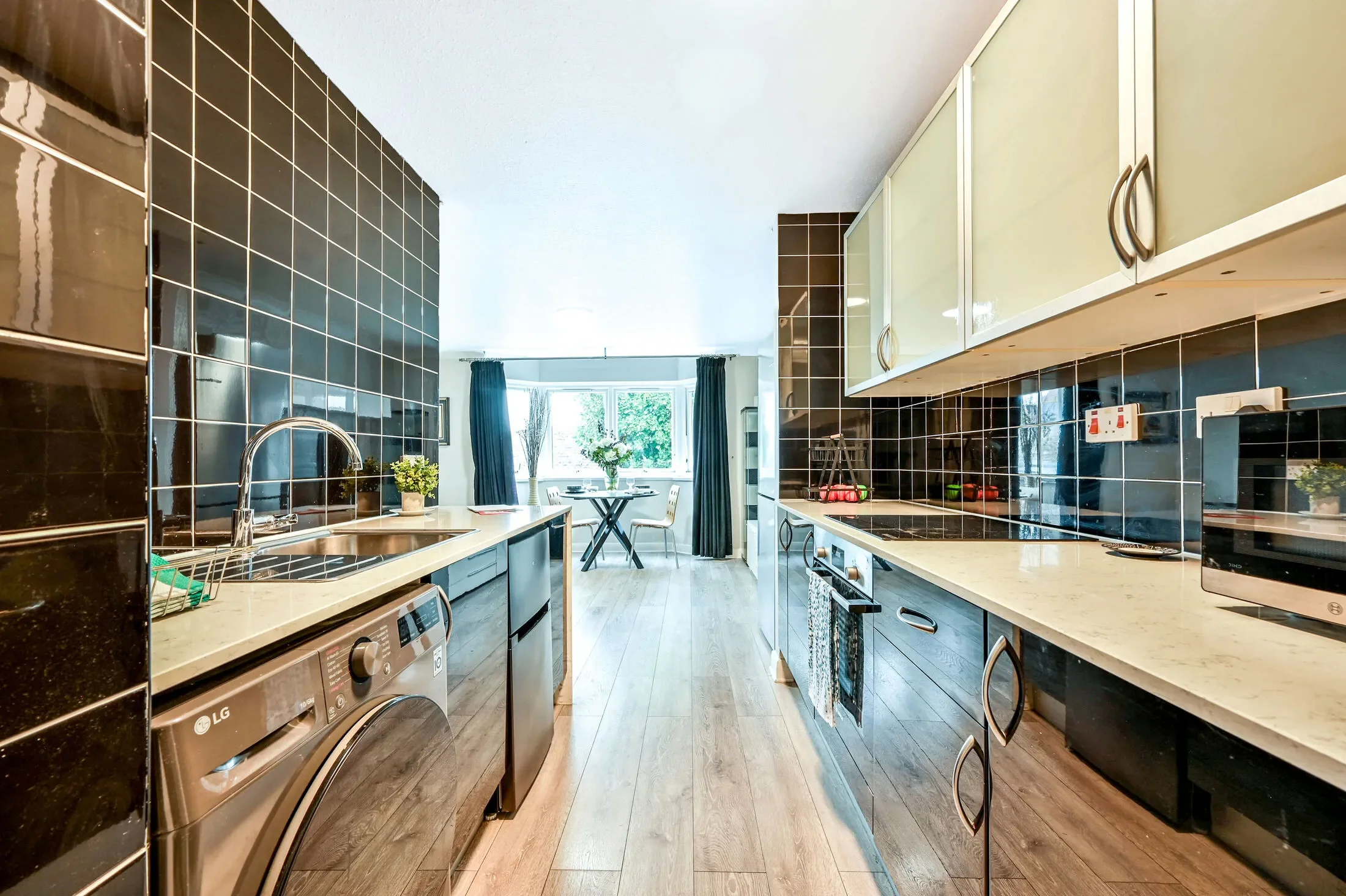 Flat Grove Crescent in Greater London