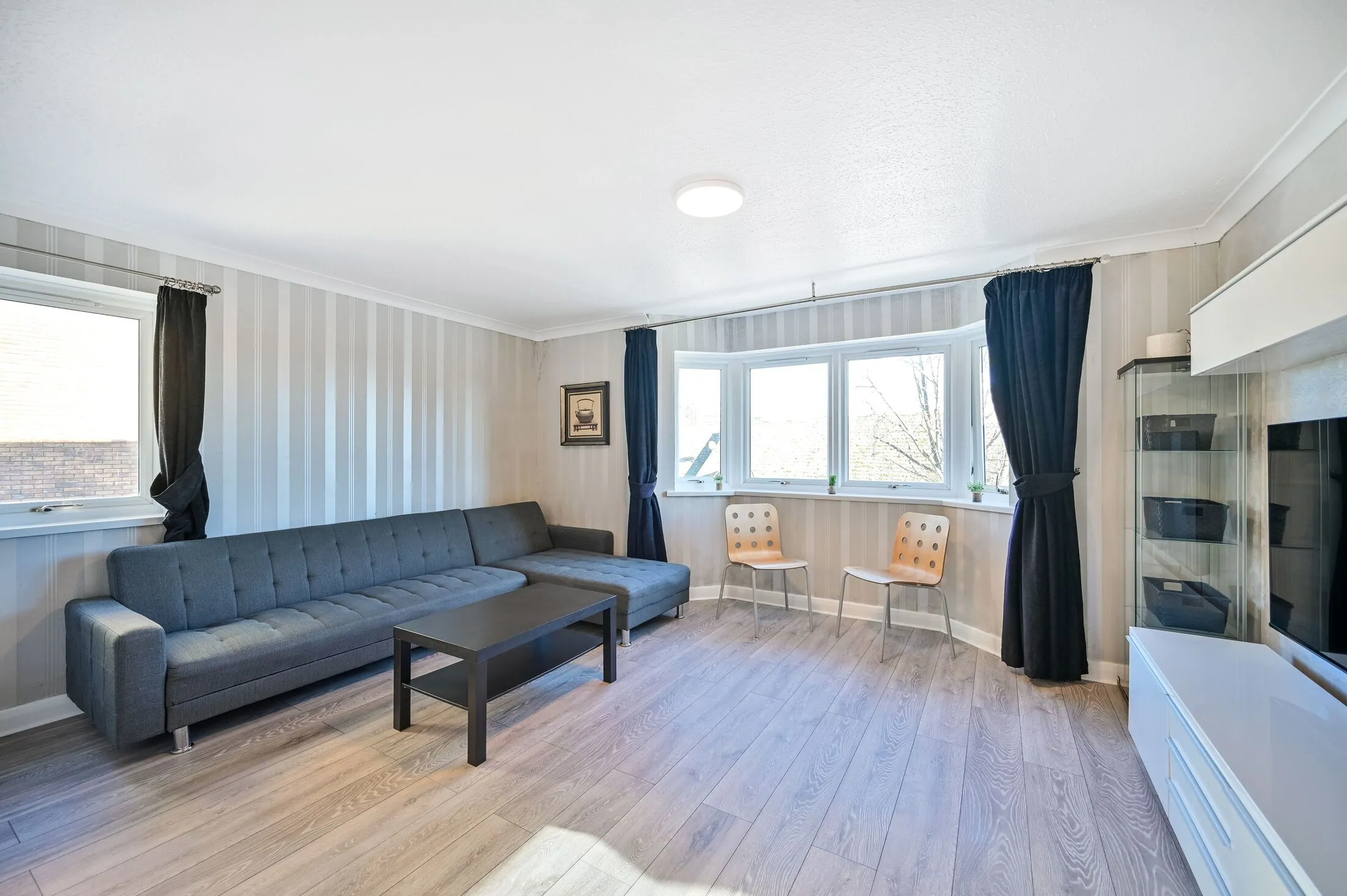 Flat Grove Crescent in Greater London