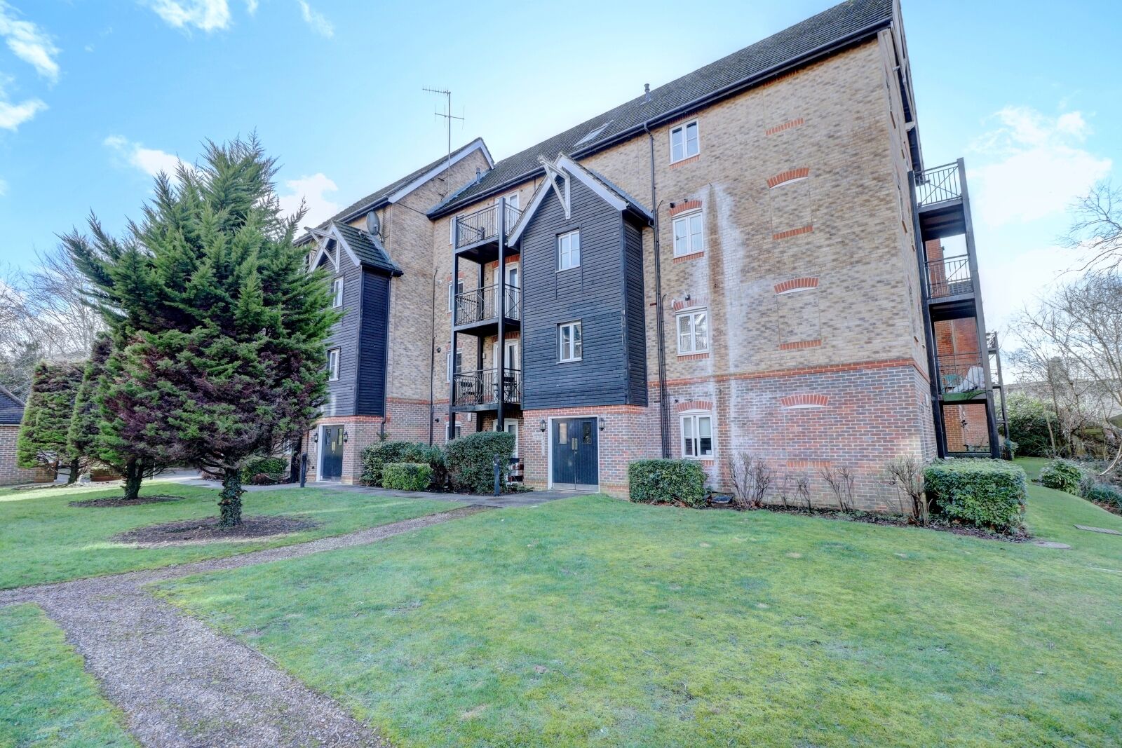 Flat Fryers Lane in High Wycombe