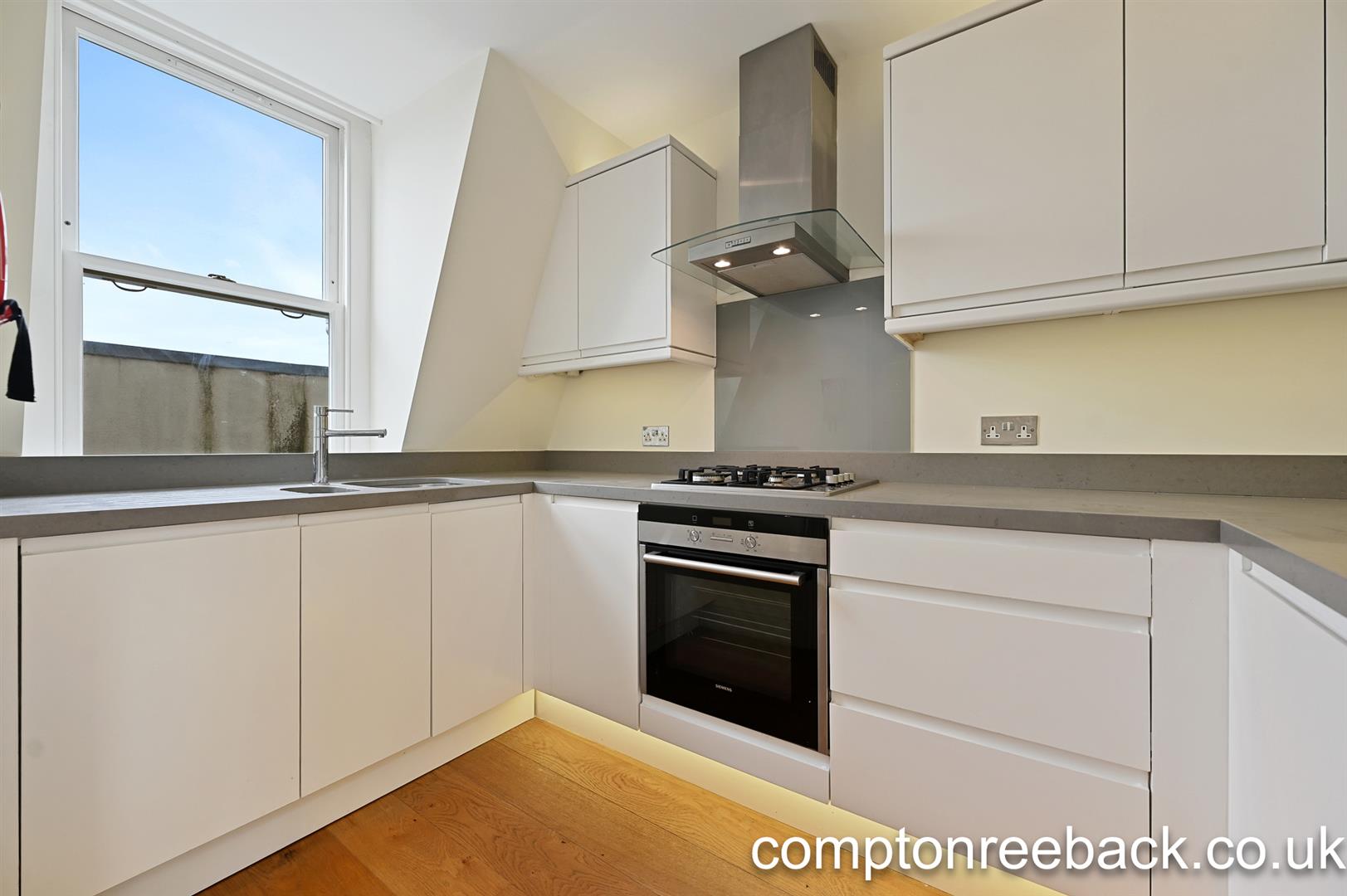 Flat Elgin Avenue in City of Westminster
