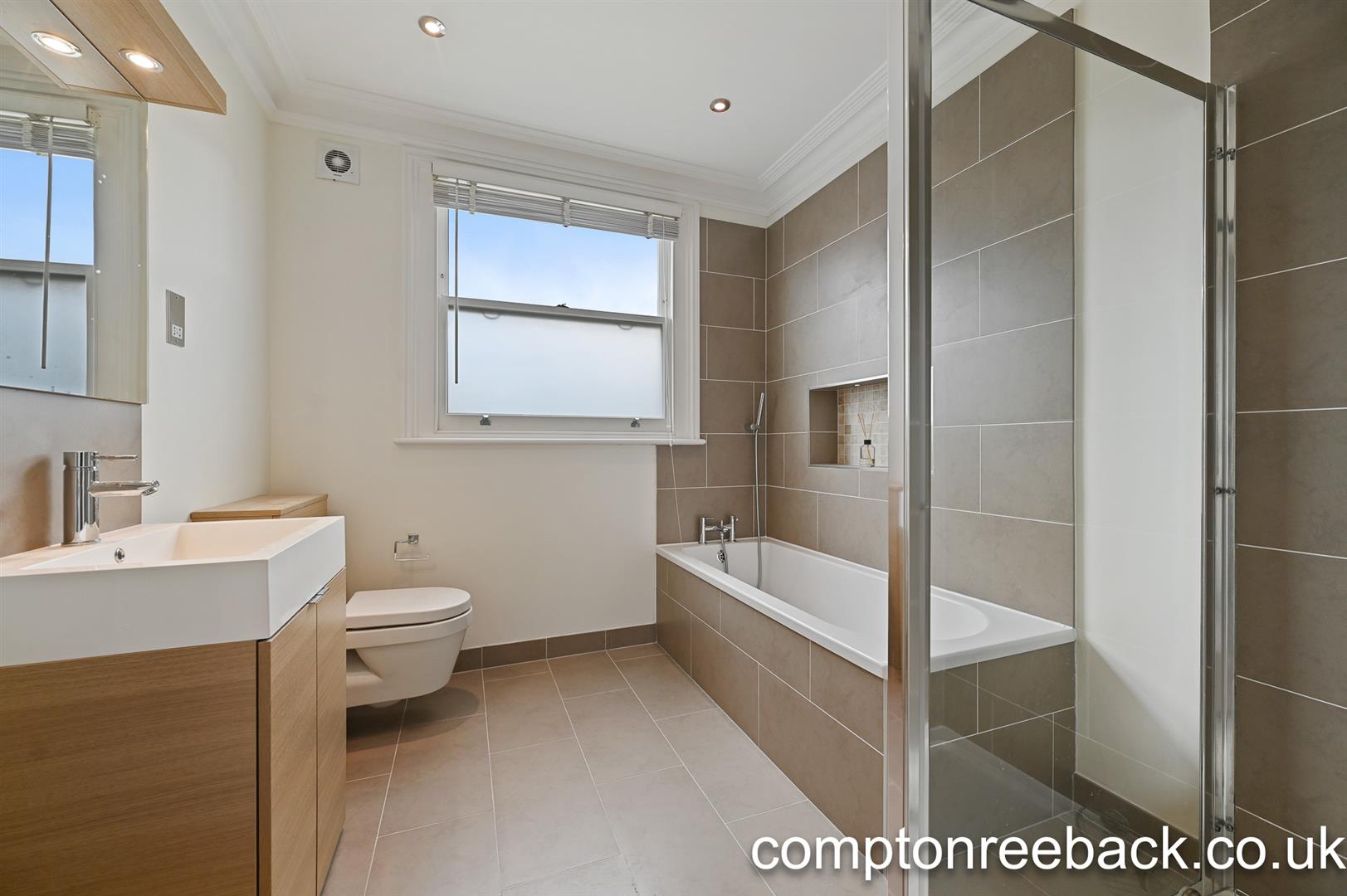 Flat Elgin Avenue in City of Westminster