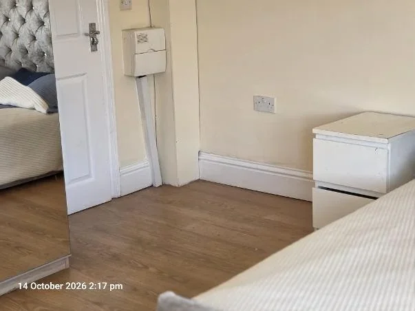 Flat Denmark Road in Greater London