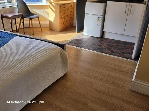 Flat Denmark Road in Greater London