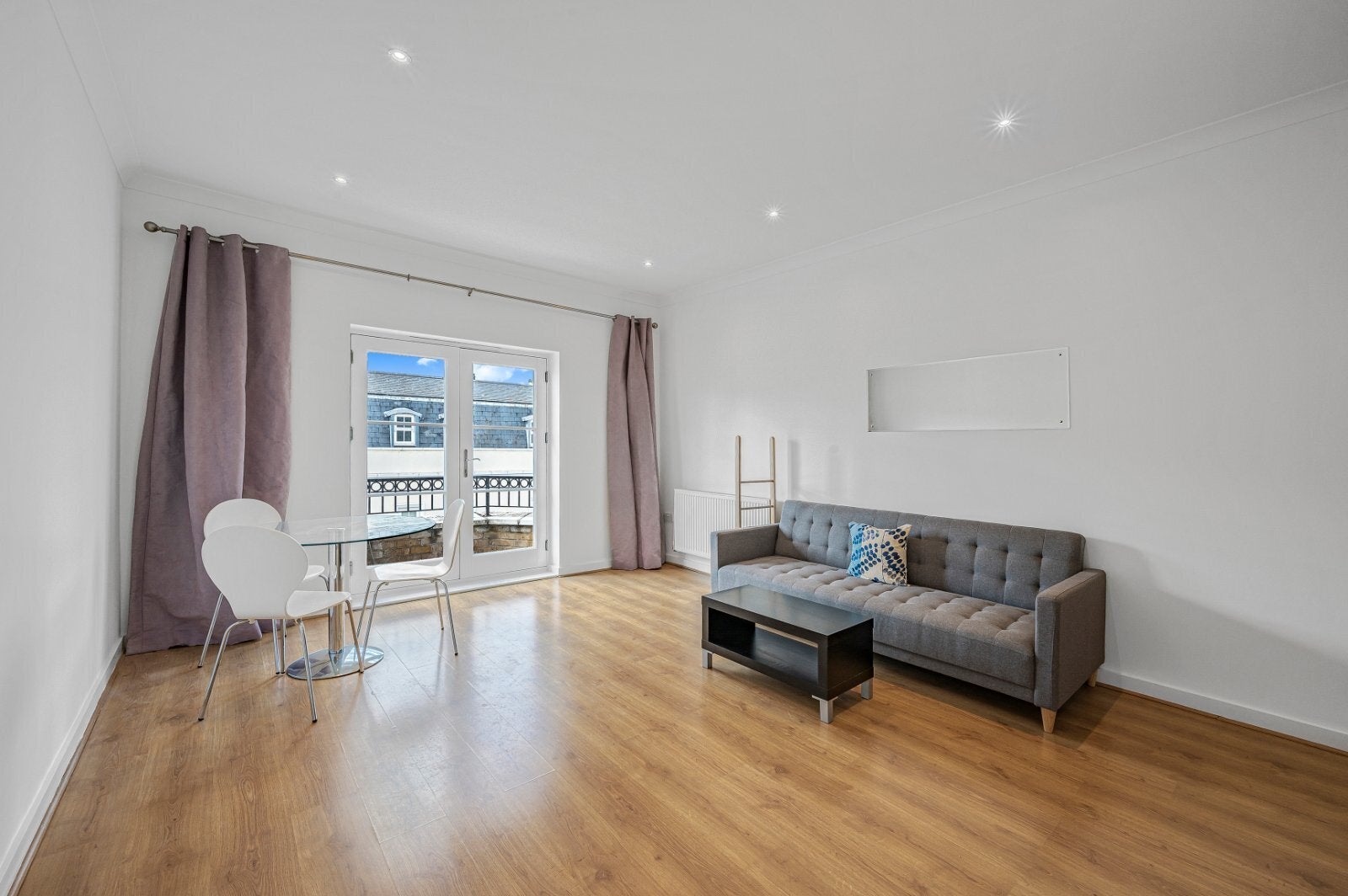 Flat Northpoint Square in Greater London