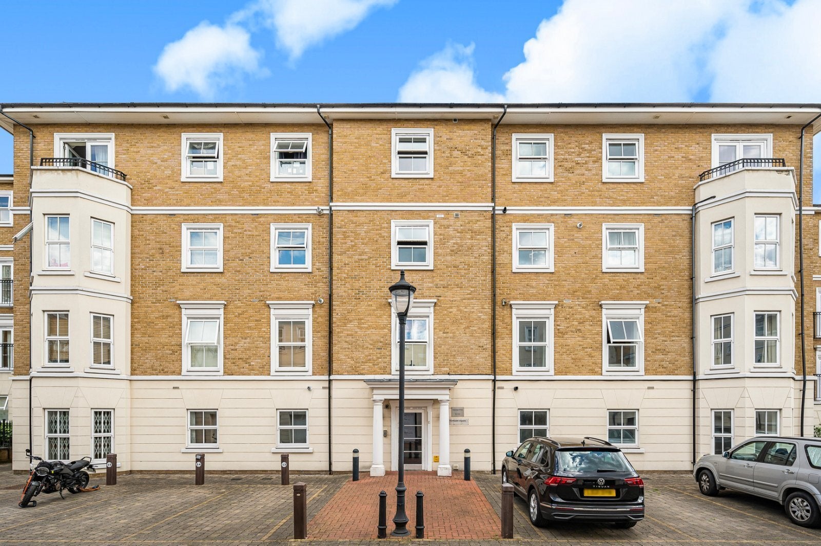 Flat Northpoint Square in Greater London