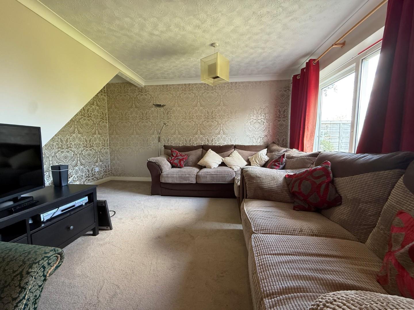 House Alderley Close in Duston