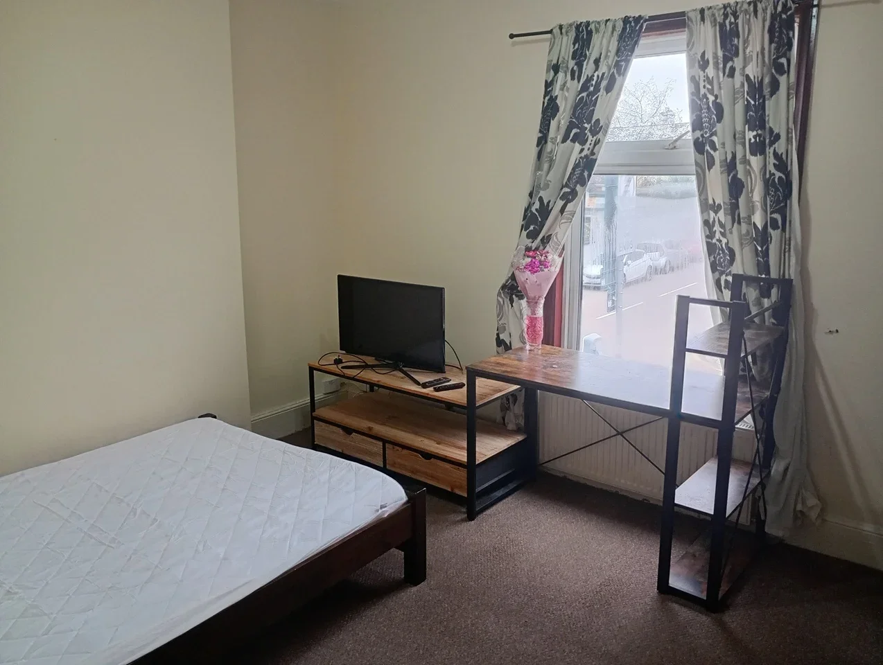 Room Rutland Road in Greater London