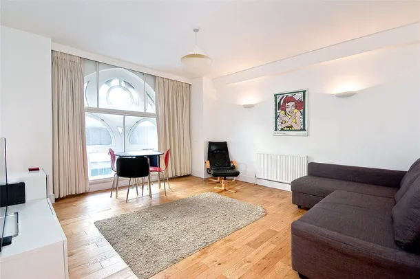 Flat Farringdon Road in Greater London