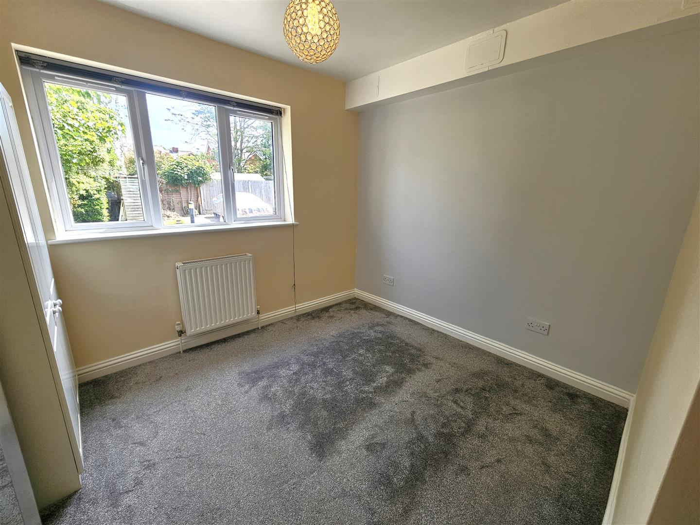 Flat York Road in Rushmoor