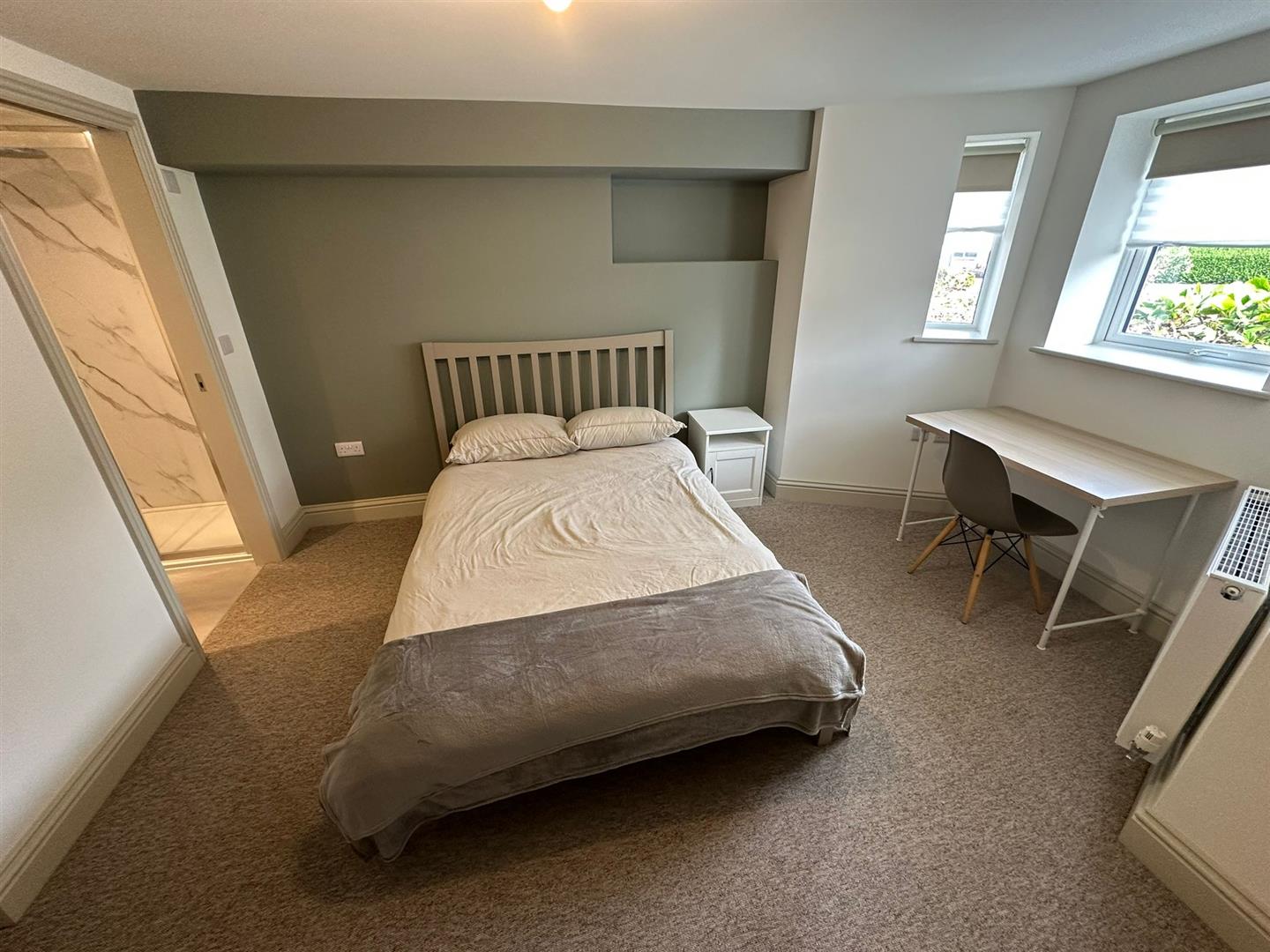 Room Fishponds Road in Bristol