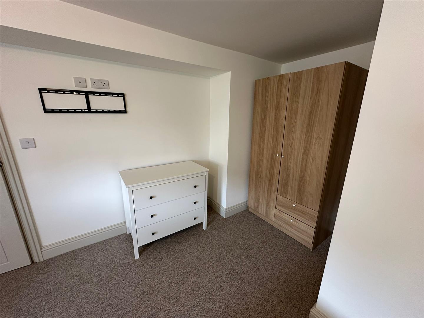 Room Fishponds Road in Bristol