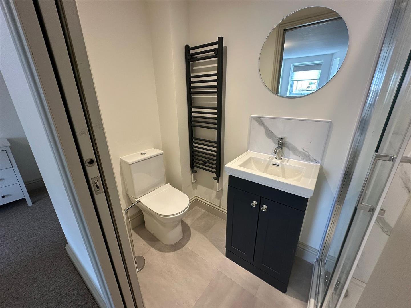 Room Fishponds Road in Bristol