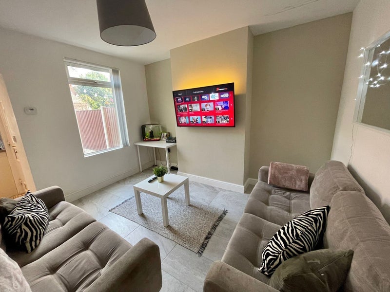 Room Kearsley Road in Sheffield
