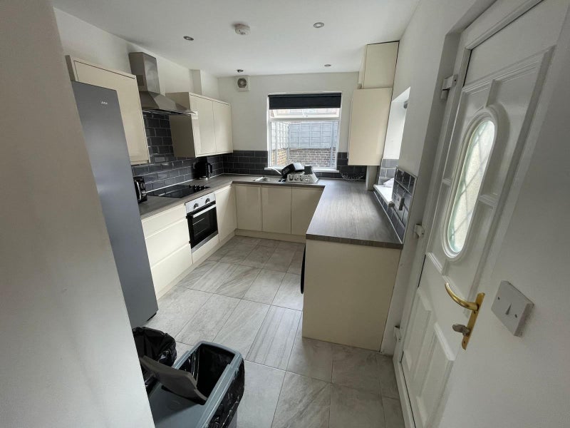 Room Kearsley Road in Sheffield