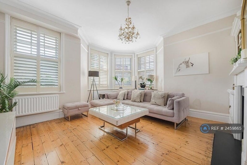 Room Marius Road in Greater London