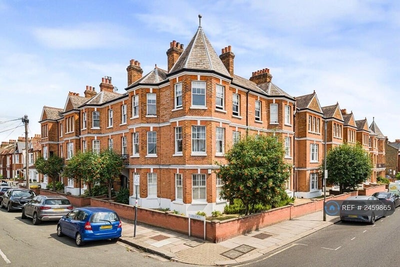Room Marius Road in Greater London