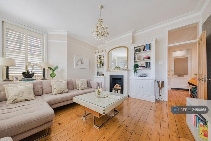 Room Marius Road in Greater London
