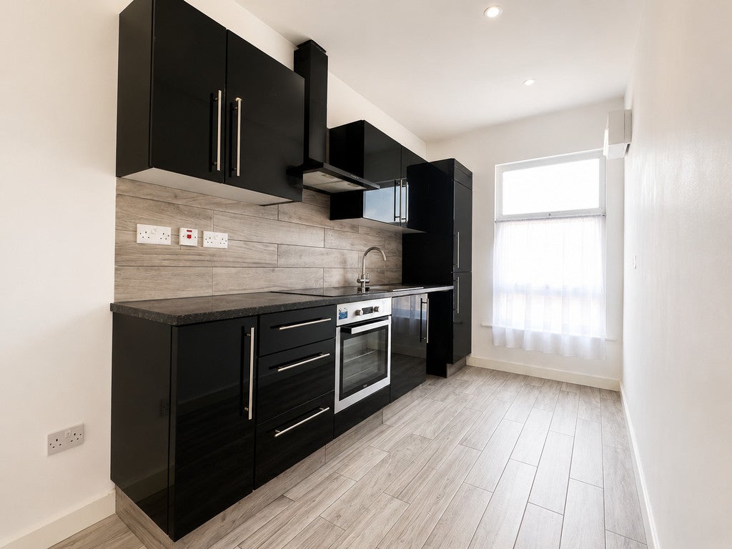 Flat Ripley Road in Greater London