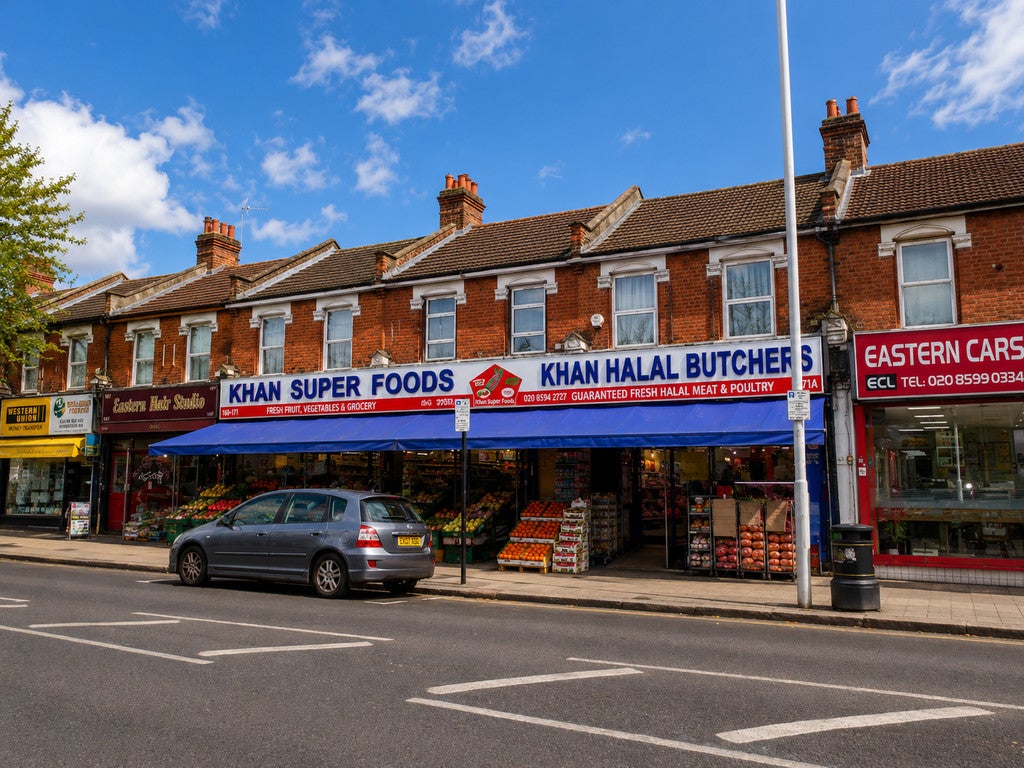 Flat Ripley Road in Greater London