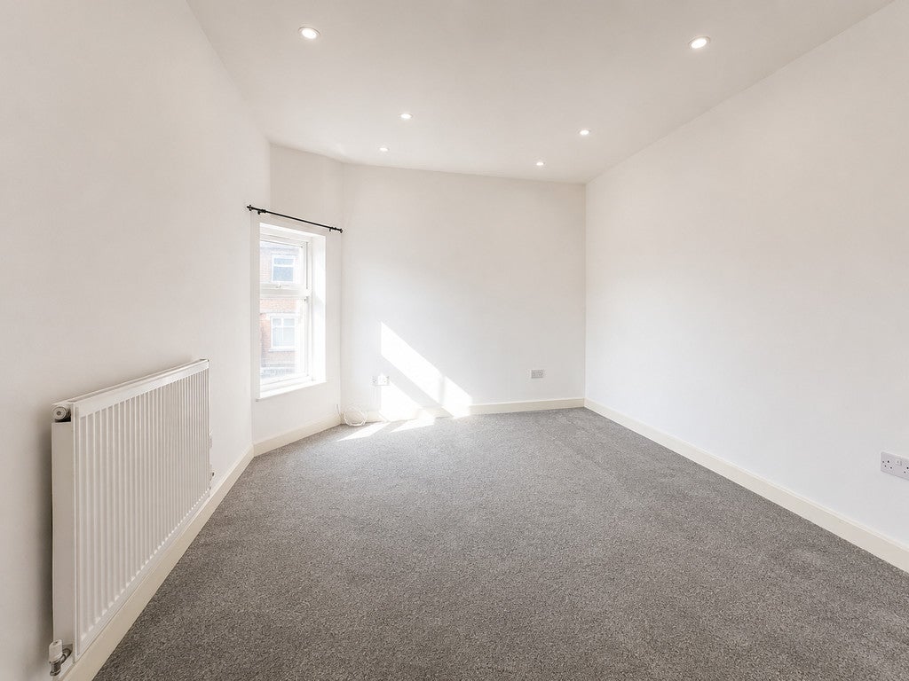 Flat Ripley Road in Greater London