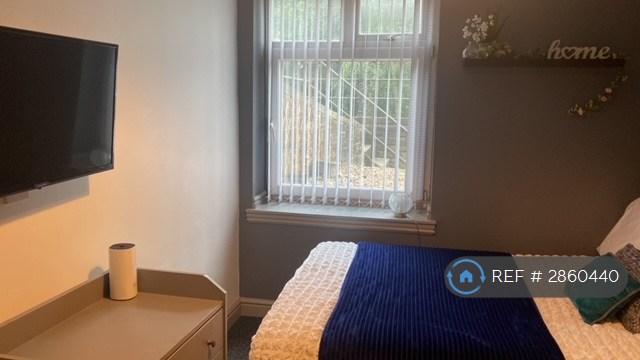 Room Bankfield Road in Kirklees