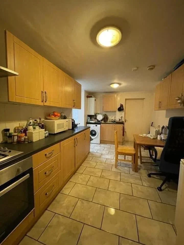 Room Westdown Road in Greater London