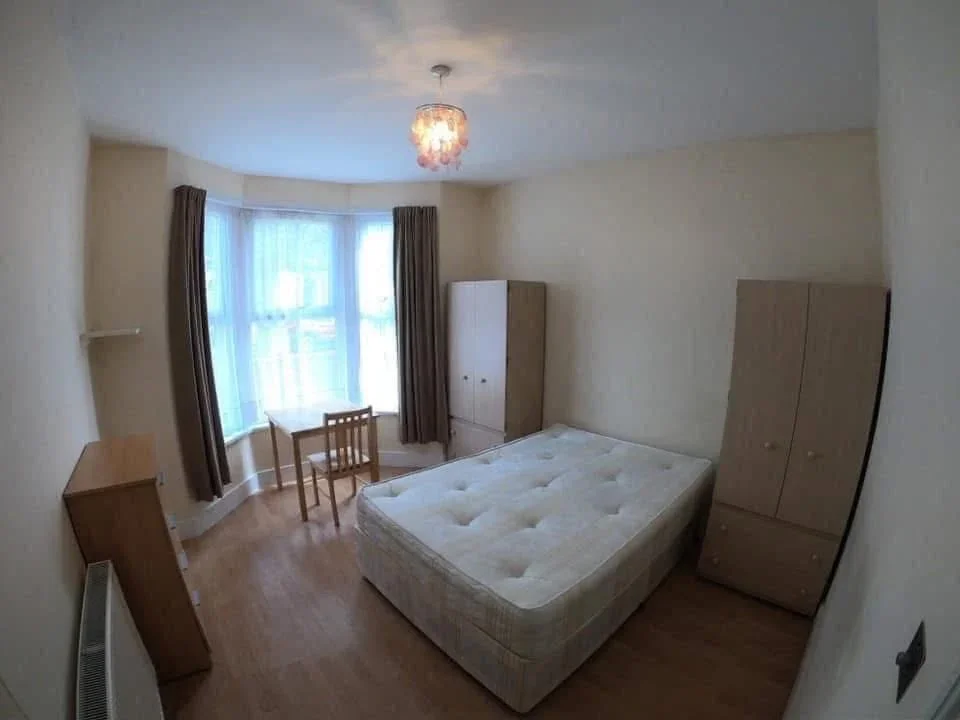 Room Westdown Road in Greater London