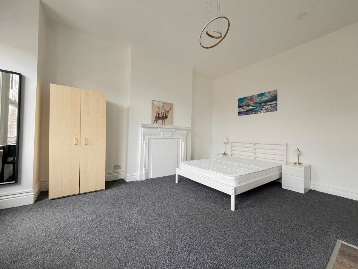 Flat Emanuel Avenue in Greater London