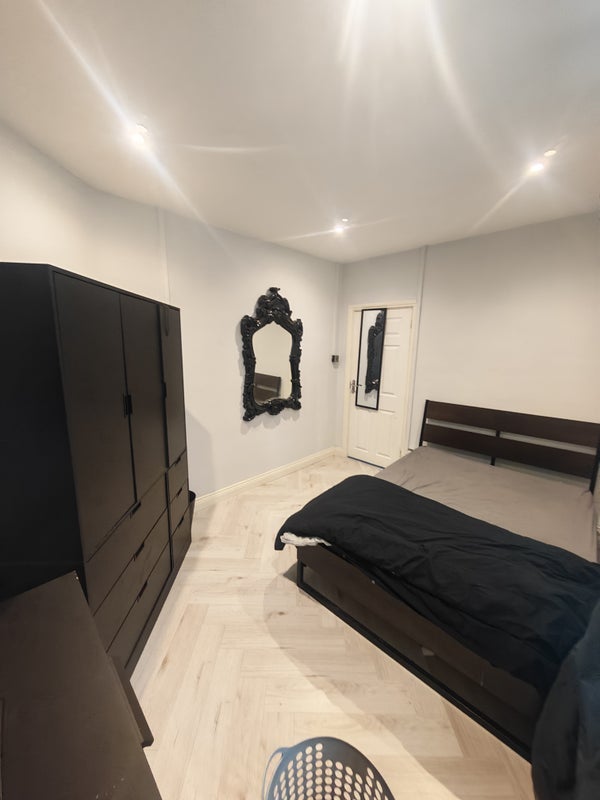 Room Milfoil Street in Greater London