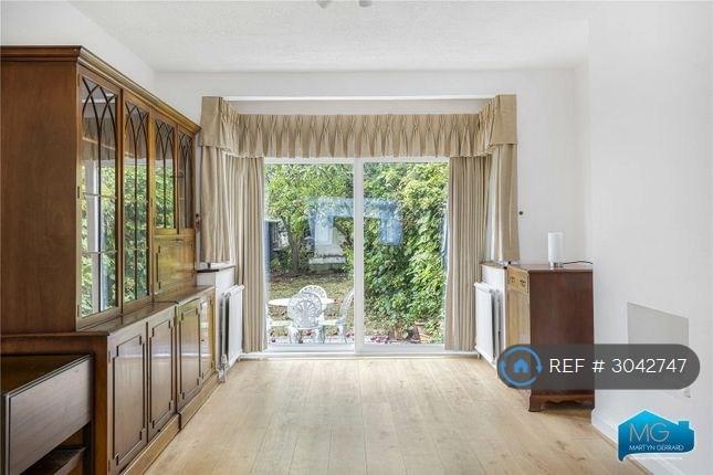 House Cardrew Avenue in Greater London