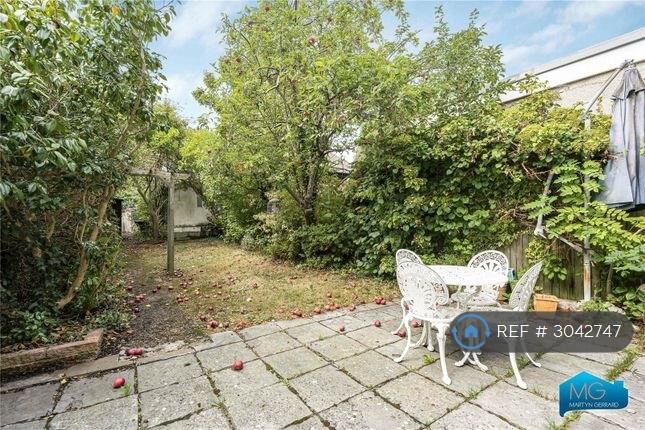 House Cardrew Avenue in Greater London