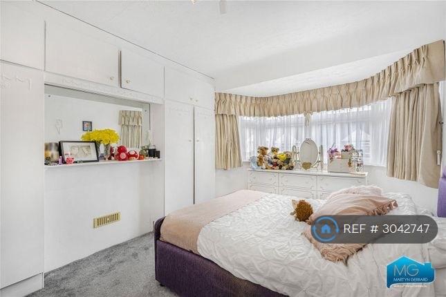 House Cardrew Avenue in Greater London