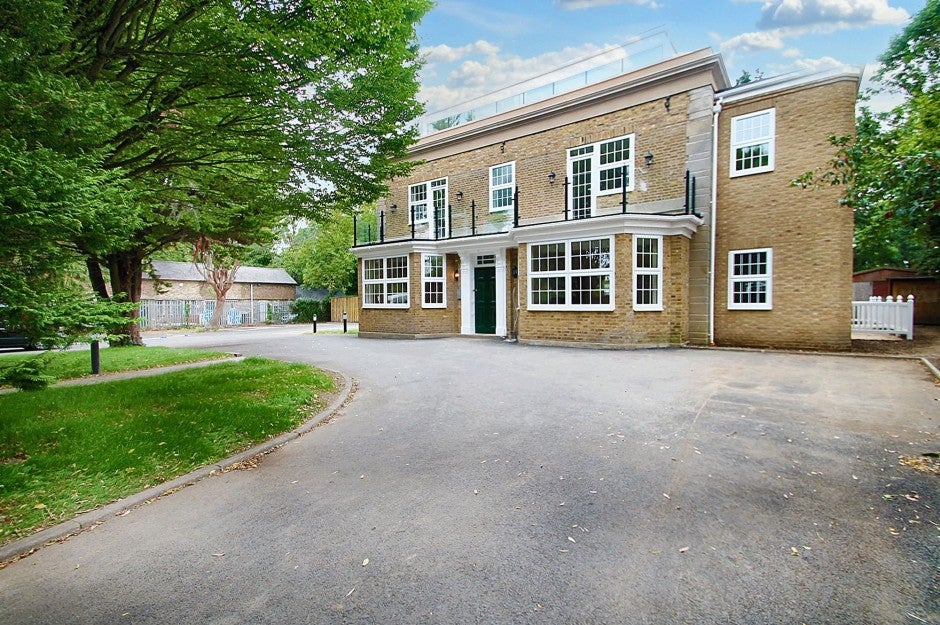 House Hayes End Road in Greater London