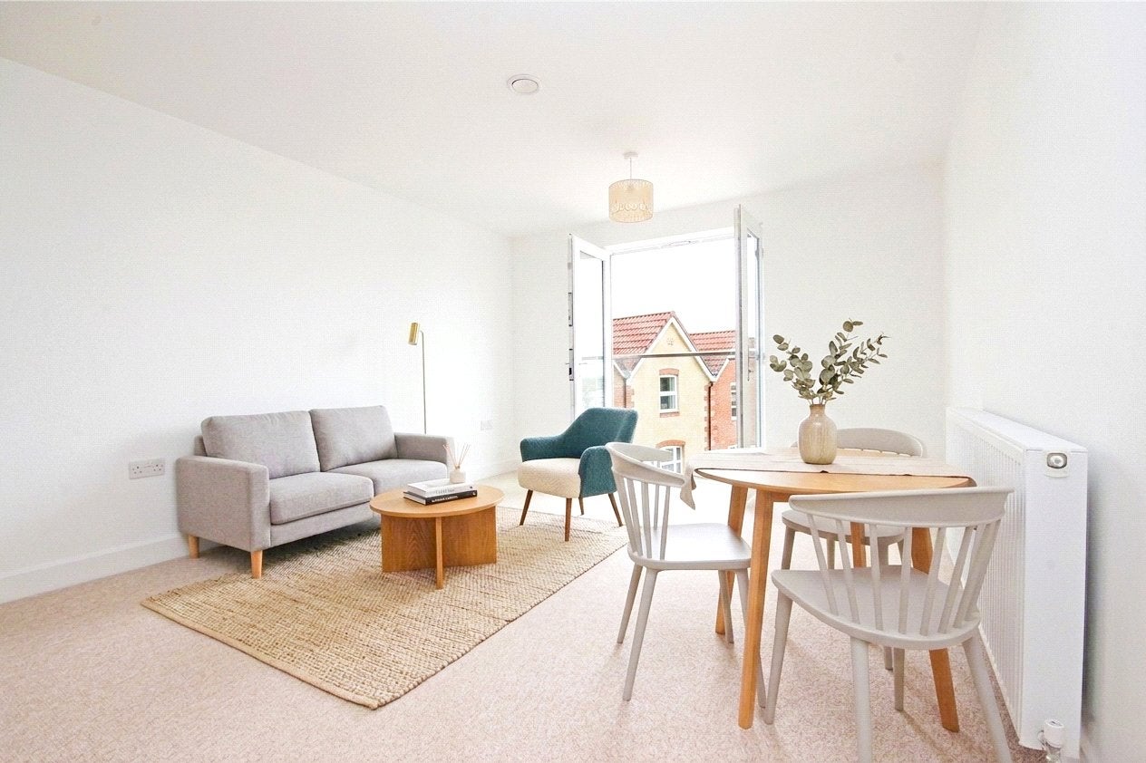 Flat Brynland Couurt in Bristol