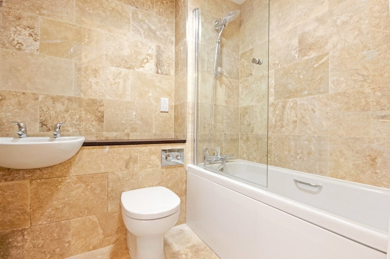 Flat Brynland Couurt in Bristol