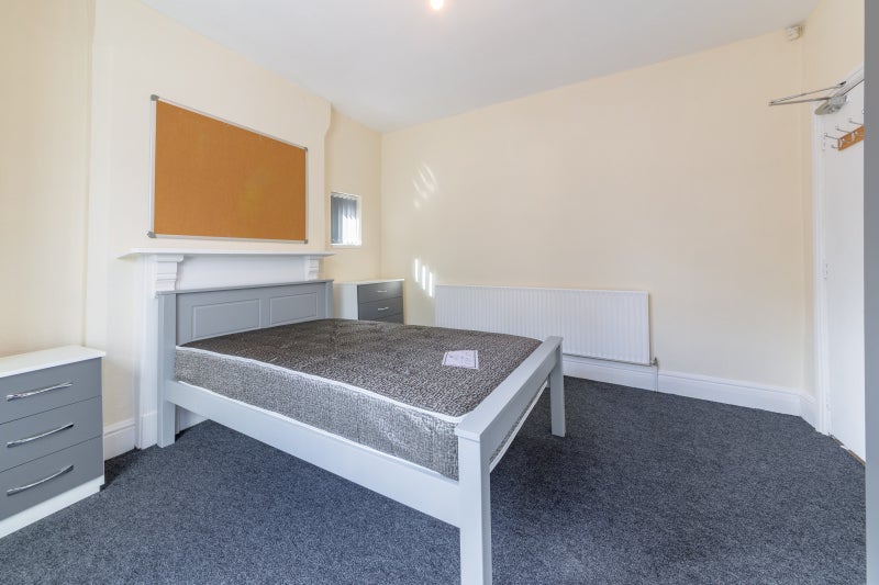 Room Gloucester Avenue in Greater London