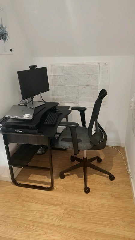 Room 1st Avenue in Greater London